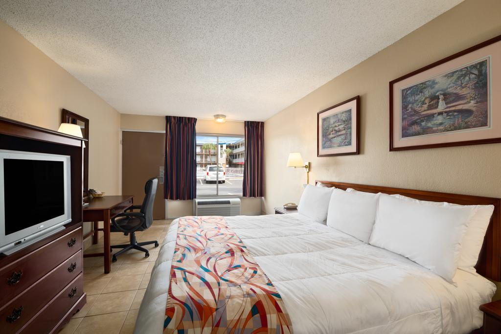 Days Inn Tampa North Of Busch Gardens Lutz Room photo